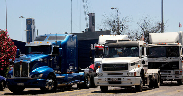 Alza de 6,7% en el valor de los peajes: Camioneros piden cambios en el sistema de cobros
