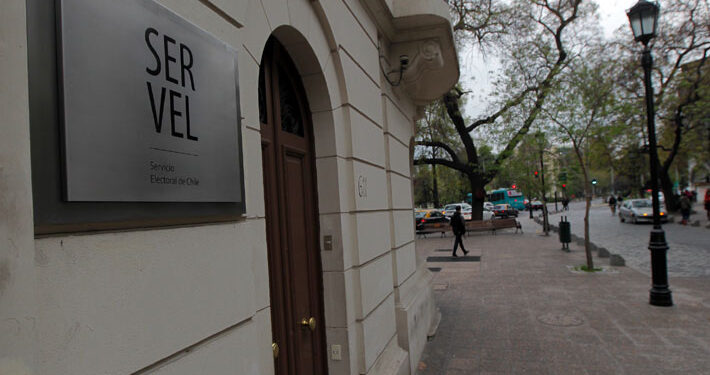Servel descuenta $136 millones a cinco partidos por no cumplir con fomento de participación de mujeres