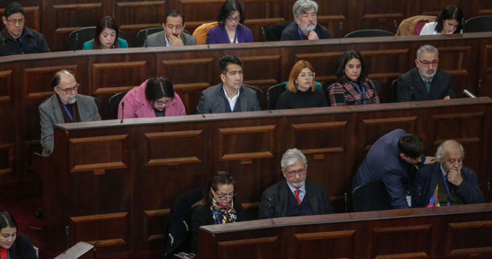 Consejeros oficialistas recurren a la Suprema por nuevos capítulos a proyecto por parte de la oposición