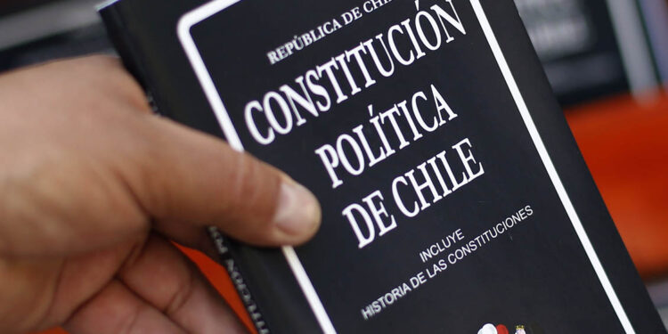 Consejeros de oposición buscan limitar el derecho a huelga en el texto constitucional