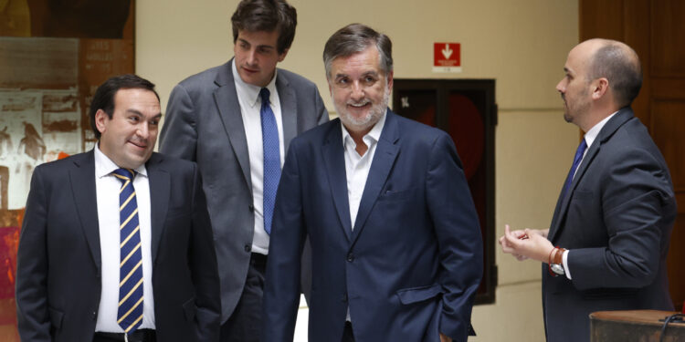 Chile Vamos se reúne este lunes tras el fiasco de la acusación contra Ávila