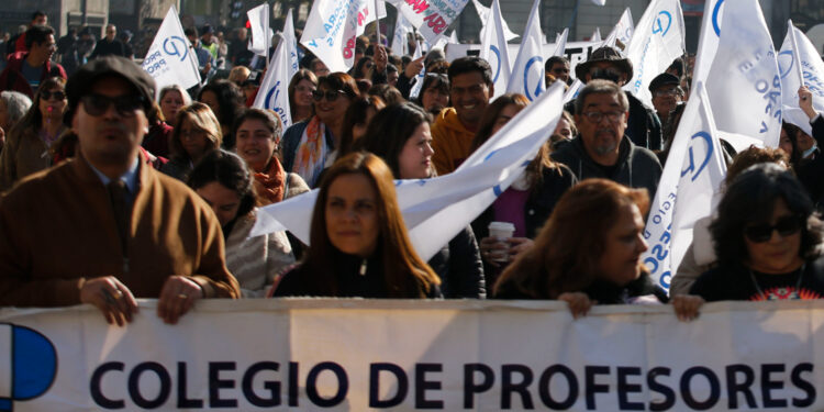 Colegio de Profesores realiza paro nacional con demandas «indispensables» al Gobierno