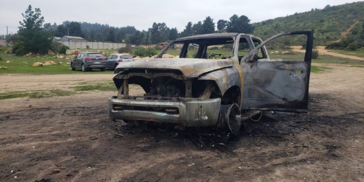 Encuentran camioneta robada al alcalde de Zapallar: estaba completamente quemada