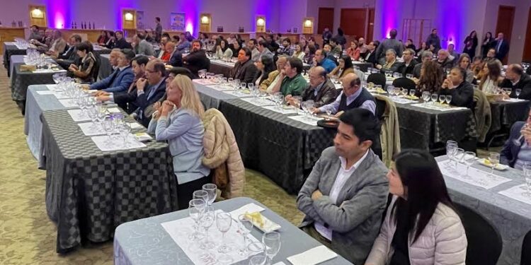 Con seminario vitivinícola, Osorno apuesta por diversificar economía y turismo