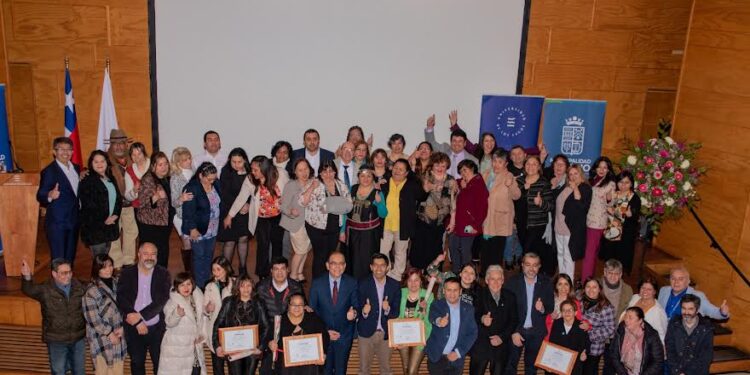 Dirigentes sociales de Osorno obtienen diplomado en gestión social y comunitaria 