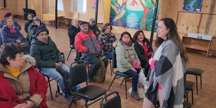 Cores socializan con vecinos de Puyehue sobre conservación de caminos no enrolados