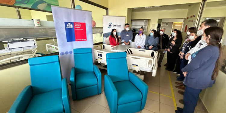 Entregan 25 sillones para acompañar a familiares en pediatría del Hospital de Osorno 