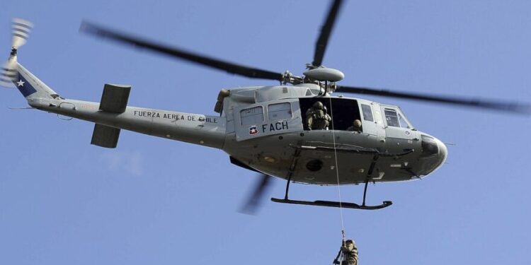 FACH confirma cinco fallecidos en helicóptero que capotó en San Juan de la Costa