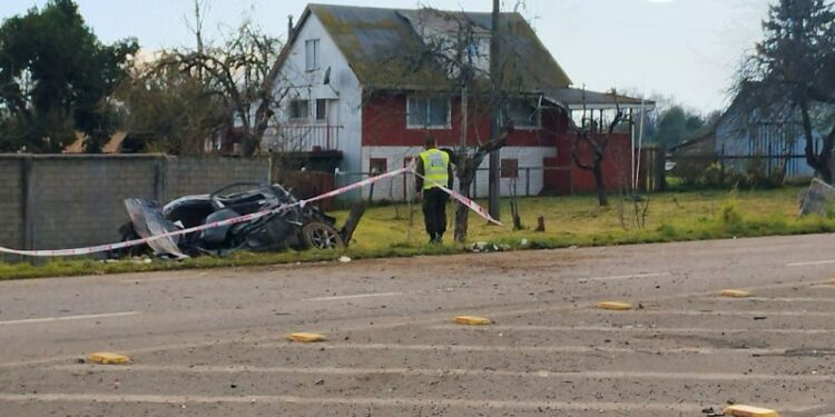 Colisión con posterior volcamiento dejó un fallecido en ruta 215