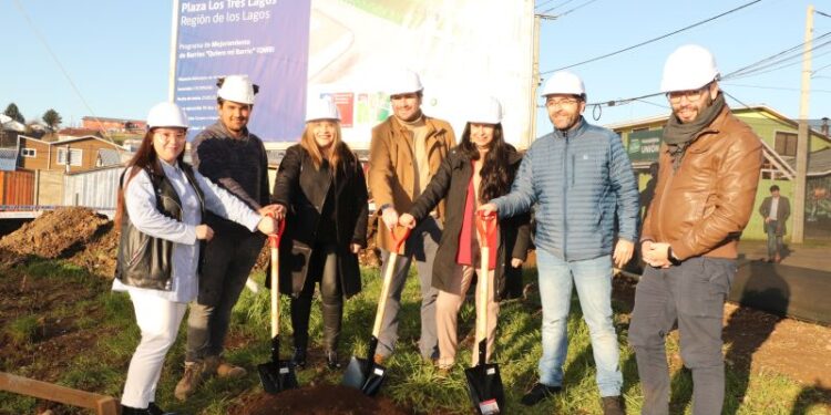 Colocan primera piedra de obra urbana “Plaza de los Tres Lagos” en Río Negro