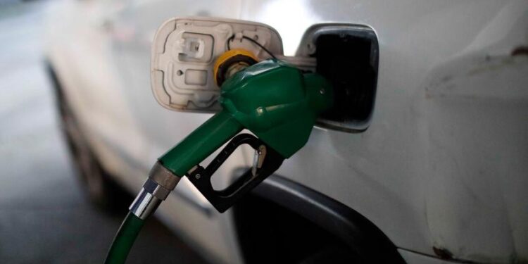 Mala noticia para el bolsillo: Todas las bencinas subirán de precio desde este jueves