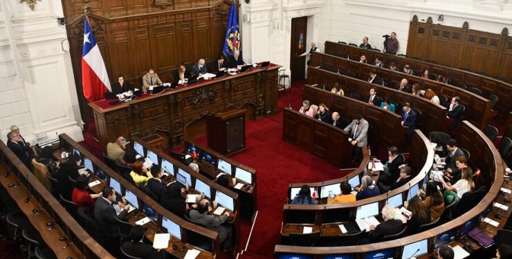 Bancada UDI arriesga sanciones tras enviar carta que adjudica delitos a Jackson por robo al Mindeso