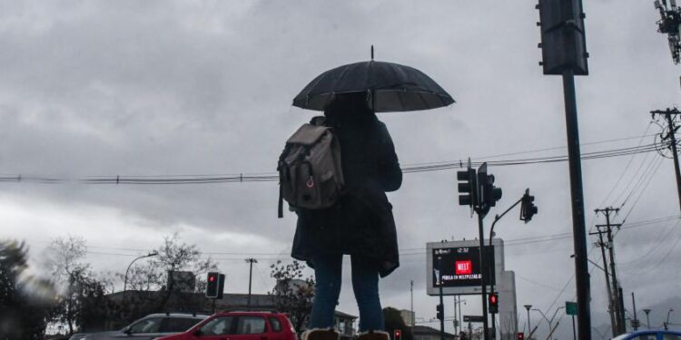 Sistema frontal: Mineduc suspendió clases en 76 comunas del país