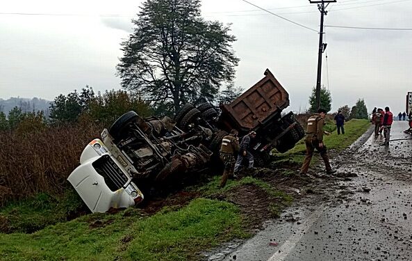 Osorno: Dos lesionados dejó colisión de camiones en ruta U-720 