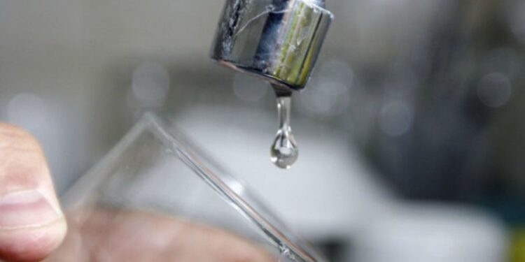 Suspenderán suministro de agua potable en sector de Osorno