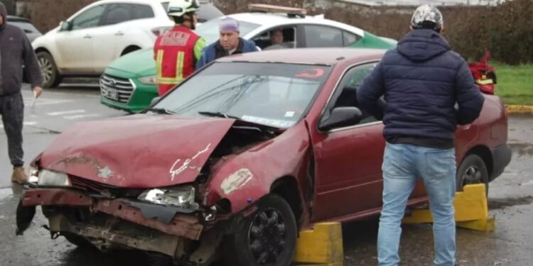 Osorno: Colisión vehicular dejó un lesionado en sector Rahue Alto