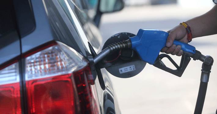 Bencinas han subido casi $60 en menos de dos meses: Se prevé más alzas en septiembre
