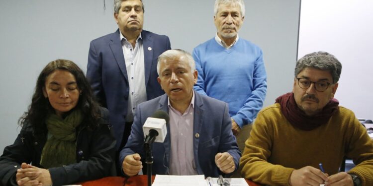 A falta de respuesta del Mineduc, el Colegio de Profesores evalúa un paro indefinido