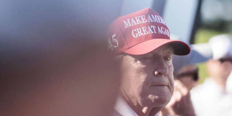 Trump afirma que este jueves se entregará a las autoridades