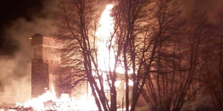 Ataque incendiario afectó a cabaña en la comuna de Lonquimay