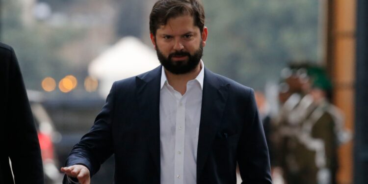 Presidente Boric recibió propuestas de pensiones de Demócratas, Amarillos y la DC