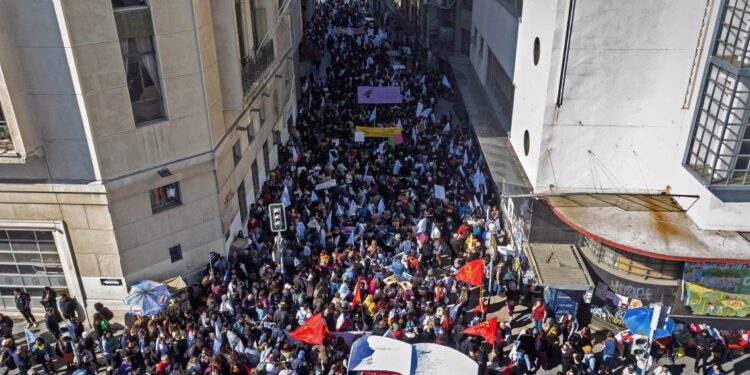 Profesores convocaron a concentración en la Alameda para este jueves