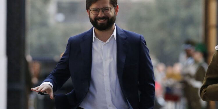 Presidente Boric se reunirá este lunes con Republicanos y PDG para avanzar en reformas