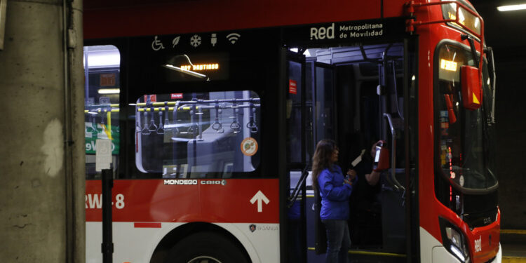 Sale del congelador: Tarifa del transporte público subirá 10 pesos en Santiago