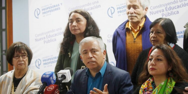 Paro de profesores: Gobierno entrega segunda propuesta para aliviar las demandas del gremio
