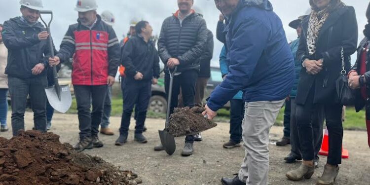 Instalan primera piedra de asfalto entre Ánima La Pampa y Concordia en Purranque
