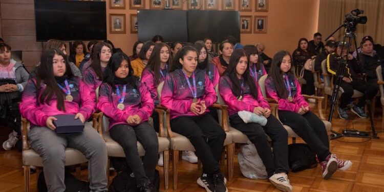 Concejo municipal de Osorno homenajeó a campeonas en futsal sub-14