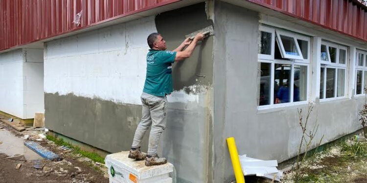 Obras de mejoramiento en la escuela de Purrehuin alcanzan un 70% de avance