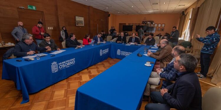 Alcaldes de la provincia firman declaración en rechazo a medida por distribución de agua 