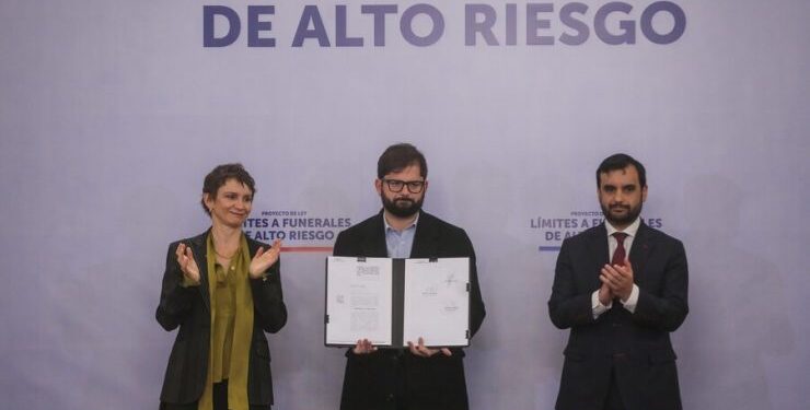 Gobierno presenta proyecto que limita los funerales de alto riesgo: “No queremos más colegios cerrados por el temor”