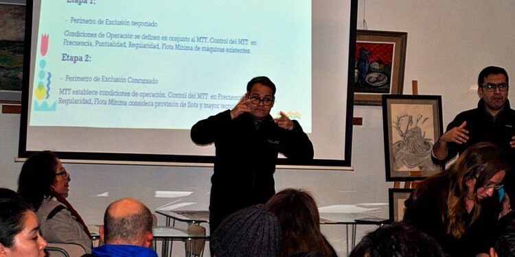 Seremi de Transportes se reunió con conductores del transporte público en Osorno