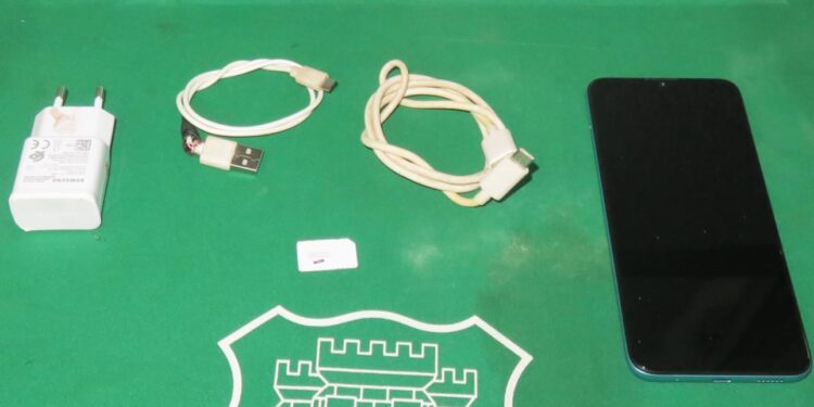 Reos de cárcel de Osorno están entre los primeros denunciados por tenencia de teléfonos