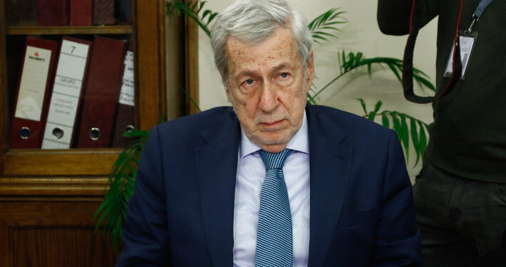 Decretan prisión preventiva para sujetos que realizaron encerrona al ministro Van Klaveren