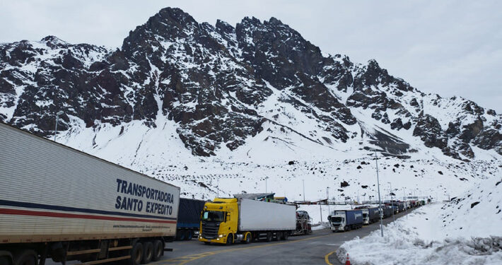 Fiestas Patrias: Advierten posible alza en precios de alimentos por cierre del paso Los Libertadores