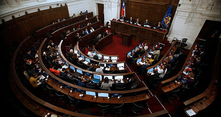 Cadem: Rechazo a la propuesta de nueva Constitución aumenta y llega al 57%