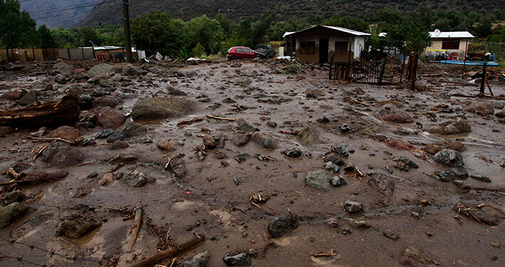 Región de La Araucanía: Confirman tres fallecidos tras remoción en masa en Curarrehue