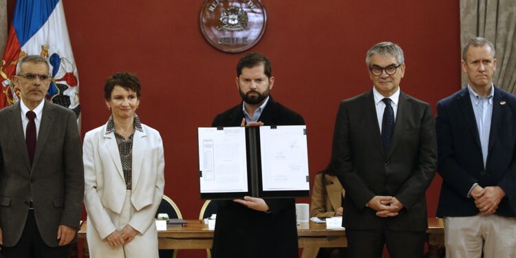 Promulgan ley que previene el robo de vehículos