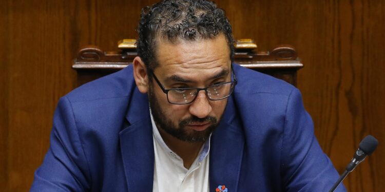 Fin de la «doble evaluación» a los profesores avanza en el Senado