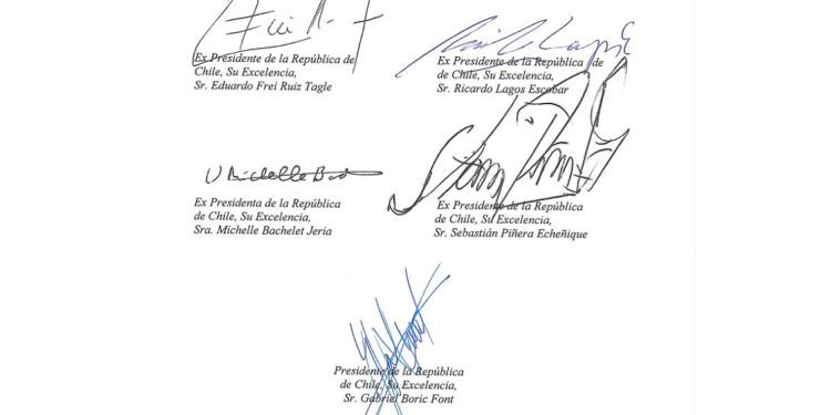 Firmado por Frei, Lagos, Bachelet, Piñera y Boric: «Por la democracia, siempre»