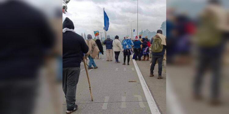 Perquenco: Comunidades mapuche cortan ruta 5 Sur contra la Ley de Usurpaciones