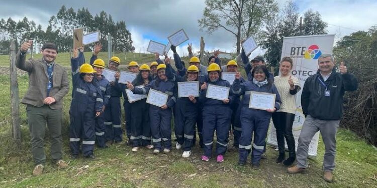 Saesa apoyó a vecinos de San Juan de La Costa con curso de electricidad básica