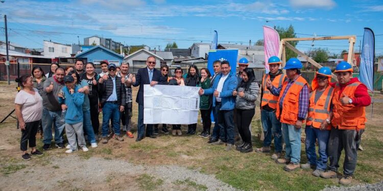 Ponen primera piedra de futura plaza Paillacol en villa Lololhue de Osorno