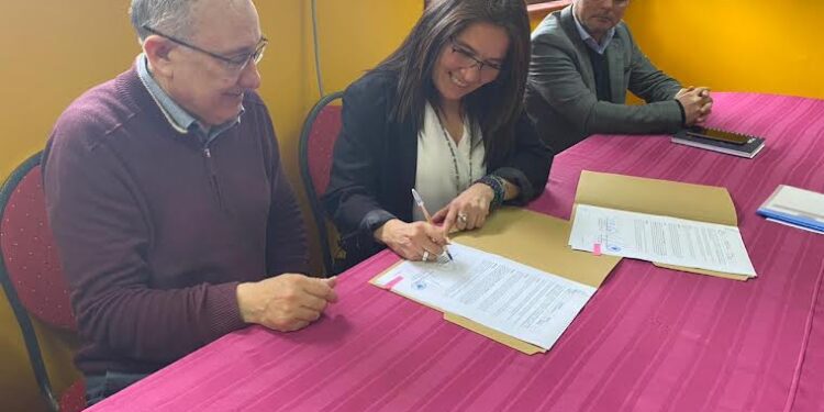 Firman convenio para construcción de nuevo edificio en San Juan de la Costa