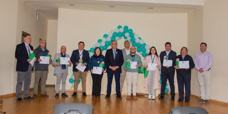 DAEM reconoció a funcionarios que destacan en seguridad escolar y laboral en Osorno 