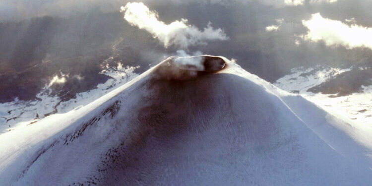 Gobierno baja Alerta Naranja y decreta Alerta Amarilla en Volcán Villarrica