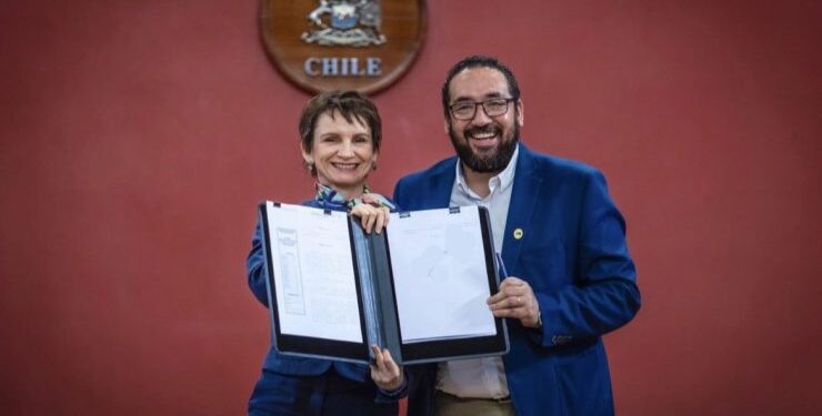 Promulgan ley que termina con la doble evaluación docente